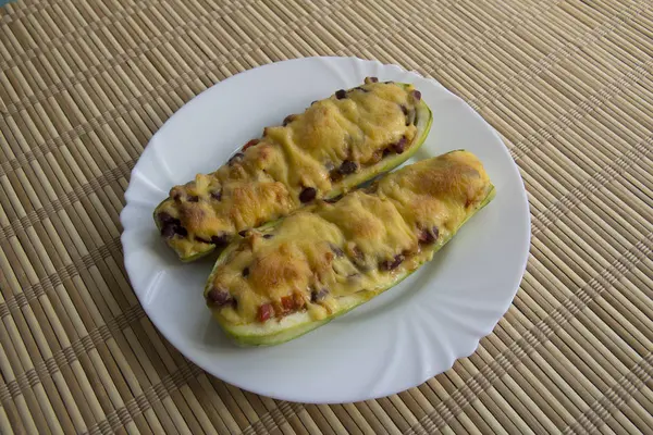 Tavuklu kabak ve krem peynir soslu mantar.