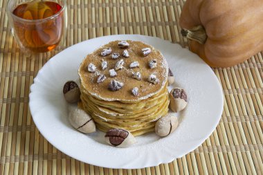 Cevizli ve fındıklı balkabaklı krep.