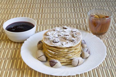 Cevizli ve fındıklı balkabaklı krep.
