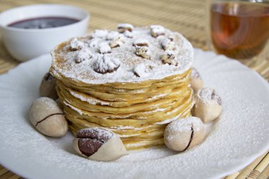 Cevizli ve fındıklı balkabaklı krep.