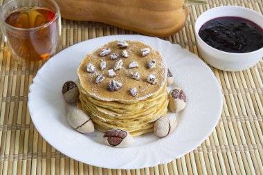 Cevizli ve fındıklı balkabaklı krep.