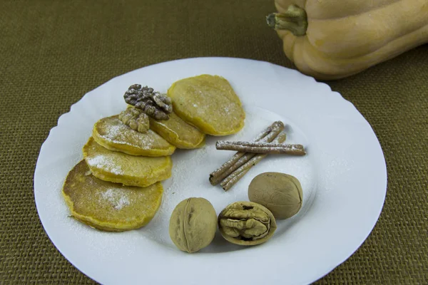 Ceviz ve bal soslu balkabaklı krep.
