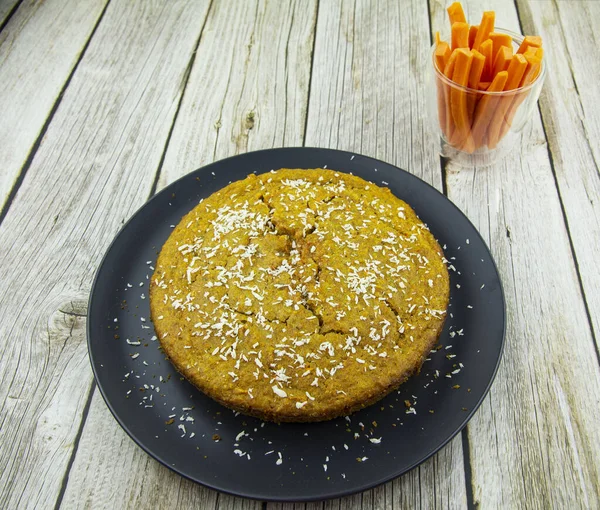 Gâteau Aux Carottes Avec Copeaux Noix Coco Sur Une Assiette — Photo