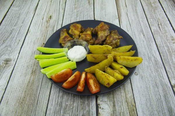 Fried Chicken Wings Potatoes Vegetables Sauce — Stock Photo, Image