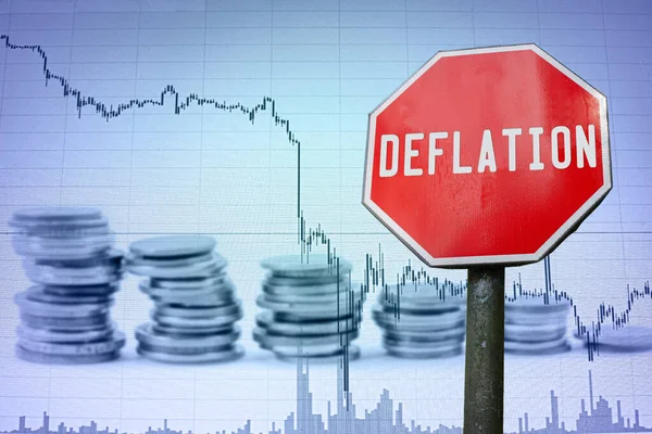 Deflationszeichen Auf Dem Hintergrund Der Wirtschaft Grafik Und Münzen Finanzcrash — Stockfoto