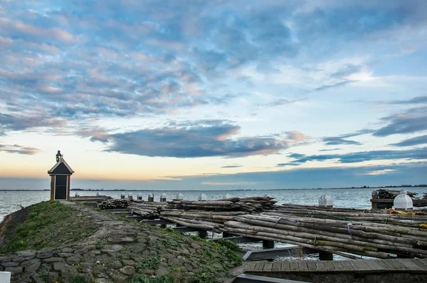 View Wooden Logs Piers Traditional Fishing Dutch Village Volendam Netherlands — Stock Photo, Image