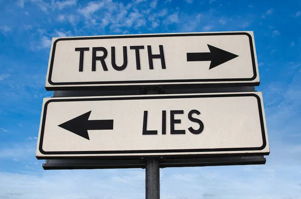 Waarheid Leugens Witte Twee Straatborden Met Pijl Metalen Paal Met — Stockfoto