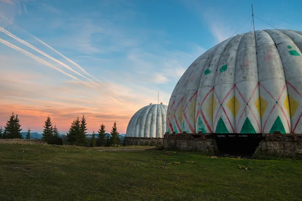 Ukrayna 'nın Karpat dağlarındaki terk edilmiş radar istasyonu Pamir' e bak.
