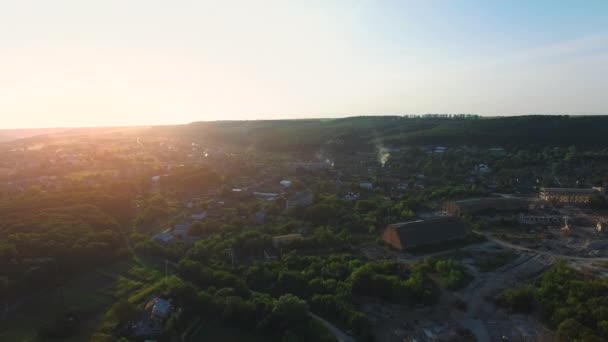 Verloren Dorp Vallei Huizen Verpakt Dicht Groen Verdrinken Stralen Van — Stockvideo