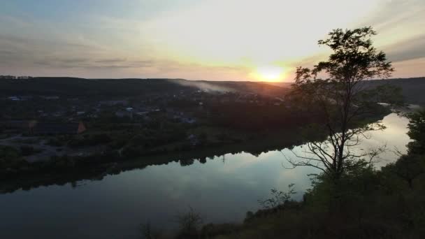 Vidéo Panoramique Incroyable Drone Capturant Beaux Paysages Une Rivière Lente — Video