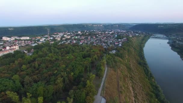 Ukrayna Nın Zalishchyky Kasabasındaki Dnister Nehrinin Manzarası Nehrin Tepenin Köyün — Stok video