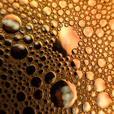 Turuncu su damlacıkları sarı arkaplan ve inanılmaz dokuya sahiptir.