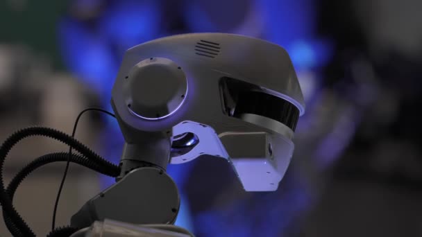 Cyborg ρομπότ τεχνητή νοημοσύνη στο τεχνολογικό περιβάλλον — Αρχείο Βίντεο