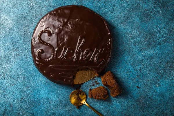 Сахерний торт. Традиційний австрійський шоколадний десерт. Homemade ba — стокове фото