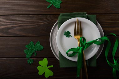 St Patrick's day festivaller için bir basit tablo ayarı