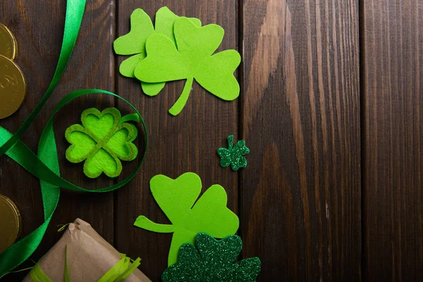 Joyeuse St Patrick. Carte avec trèfle porte-bonheur. Festival irlandais — Photo