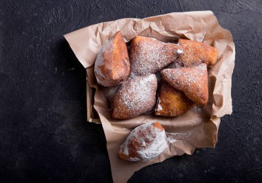 Mandazi tatlı bir Doğu Afrika sokak yiyeceğidir. üst görünüm f