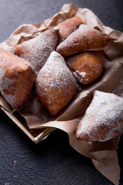 Mandazi tatlı bir Doğu Afrika sokak yiyeceğidir. üst görünüm f