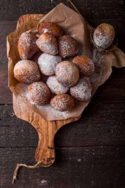 Bunuelos (Meksika böreği) altın, gevrek-tatlı, tortilla gibi 