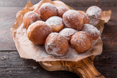 Bunuelos (Meksika böreği) altın, gevrek-tatlı, tortilla gibi 