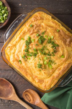 Ev yapımı İrlandalı kıymalı börek kuzu ve patates ile