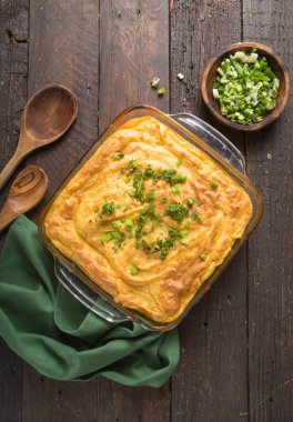 Ev yapımı İrlandalı kıymalı börek kuzu ve patates ile