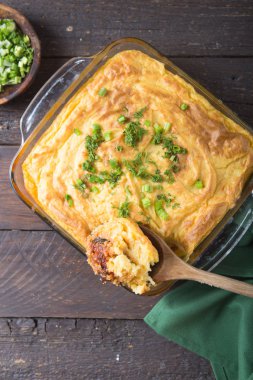 Ev yapımı İrlandalı kıymalı börek kuzu ve patates ile