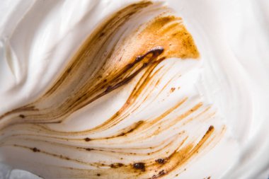 Üzerine krem şantili pasta dokusu. Yapım