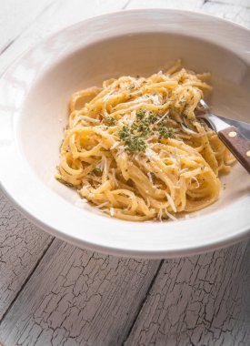 Krem peynirli, zeytinli, Fettucini Alfredo makarnalı..