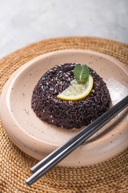 Lezzetli pilav veya pilavlı pilav.