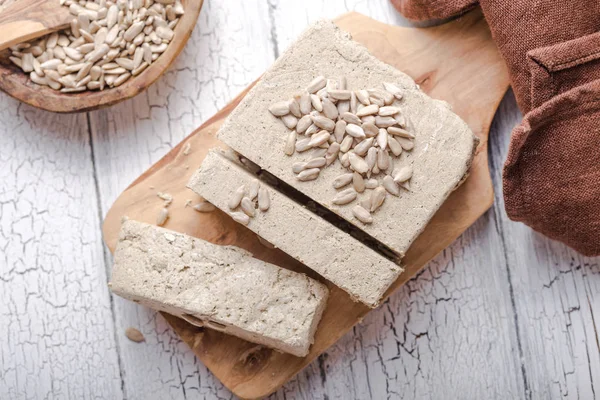 Halva Girasol Con Semillas Sobre Fondo Madera Delicias Orientales Festivas — Foto de Stock