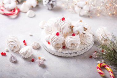 Donmuş muzdan yapılmış dondurma. Vejetaryen dondurması. Lezzetli vejetaryen konsepti