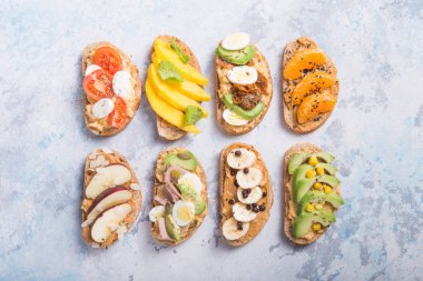 İtalyan antipatik atıştırmalıklarıyla aperatifler. Fırça ya da otantik İspanyol tapas seti, çeşitlilik