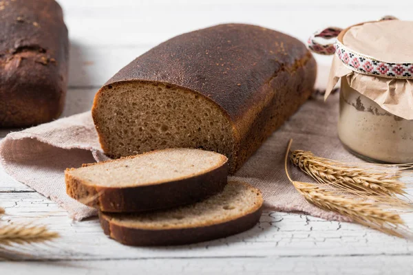 Mayalı Mayalı Buğday Ekmeği Sağlıklı Beslenme Kavramı — Stok fotoğraf