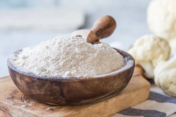 Farinha Couve Flor Legumes Uma Tábua Corte Alimentos Saudáveis — Fotografia de Stock