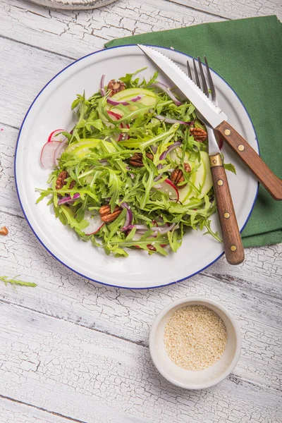 Fresh Green Arugula Leaves White Bowl Rucola Rocket Salad Apple — Stock Photo, Image