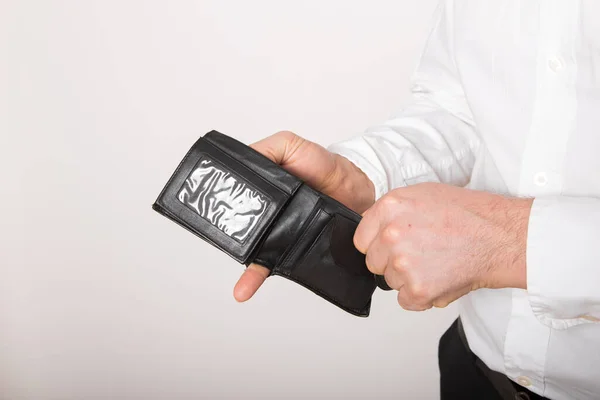Flas Adamı Elinde Boş Bir Cüzdan Tutuyor Tutarsızlık Parasızlık Gösteren — Stok fotoğraf