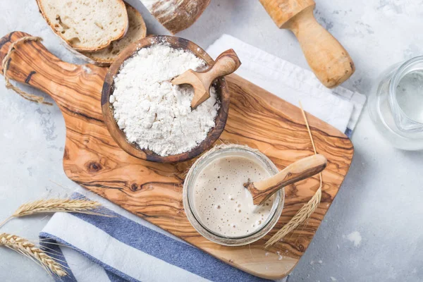 Ekmek Yaprakları Aktiftir Başlangıç Mayası Ekmek Pişirmek Için Mayalanacak Karışımı — Stok fotoğraf