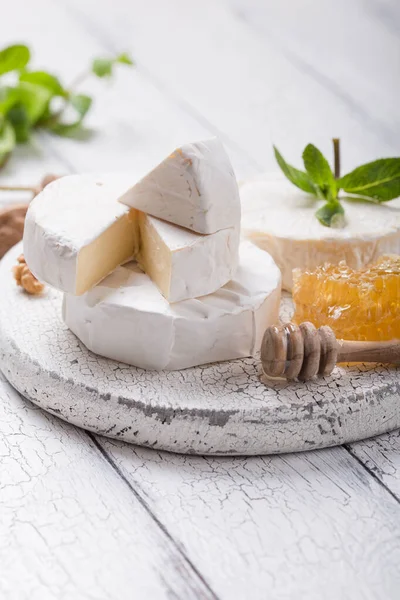 Camembert Cheese Wooden Board Nuts Honey Mint Italian French Gourment — Stock Photo, Image