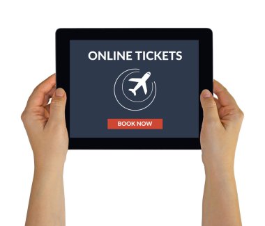 Tablet online bilet kavramı ile ekranda holding eller