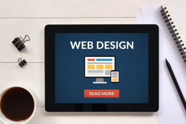 Web tasarım konsepti ile office nesneleri tablet ekranında