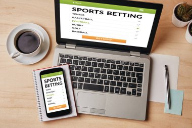 Konsept dizüstü bilgisayar ve akıllı telefon ekranında bahis spor