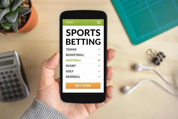 Hand hält Smartphone mit Sportwetten-Konzept auf dem Bildschirm — Stockfoto