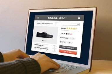 Online alışveriş konsept dizüstü bilgisayar ekranında ahşap tablo