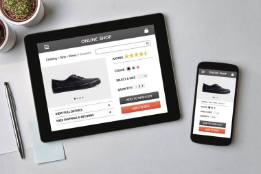 Online alışveriş kavramı tablet ve smartphone ekranında