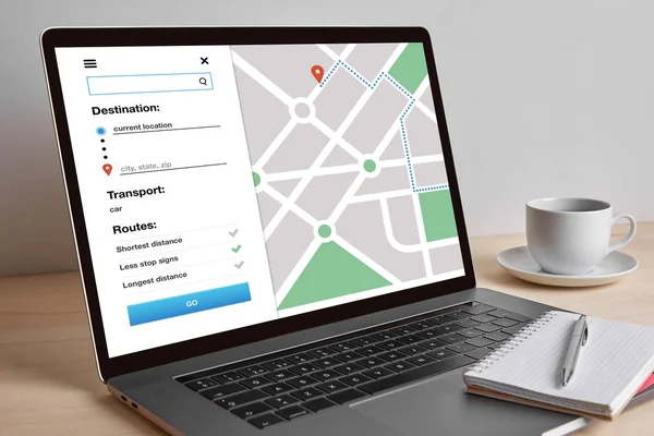 Concept de suivi de localisation sur écran d'ordinateur portable. Carte GPS application de navigation — Photo