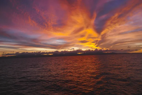 Bellissimo tramonto caraibico sul Mar dei Caraibi . — Foto Stock