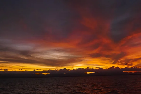 Cielo colorato in sfondo tempo crepuscolo — Foto Stock