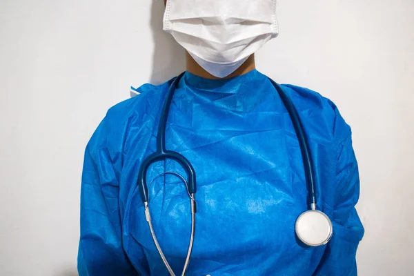 Ärztin Mit Stethoskop Isoliert Auf Weißem Hintergrund — Stockfoto