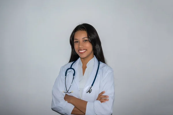 Hezký Mladý Kolumbijský Lékař Nebo Dospělá Zdravotní Sestra — Stock fotografie